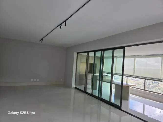 Imóvel para aluguel tem 200 metros quadrados com 4 quartos em Vila da Serra - Nova Lima -