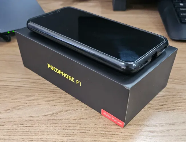 Celular Smartphone Xiaomi Pocophone F1 - Sem Detalhes - 100% Funcional