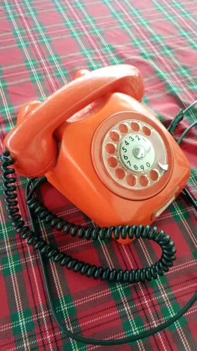 Telefone fixo vintage Ericson antigo ótimo estado cor laranja