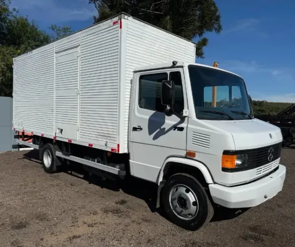 MERCEDES - BENZ 710 PLUS 2011