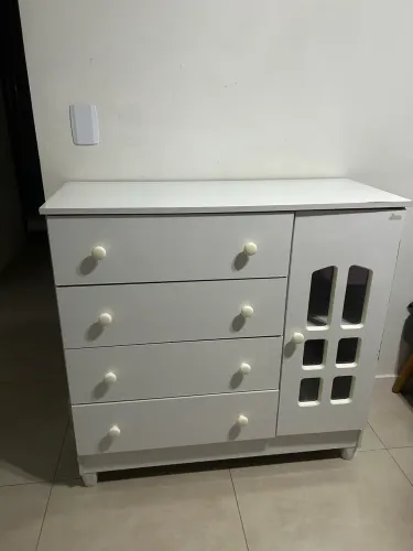 Vende-se cômoda.