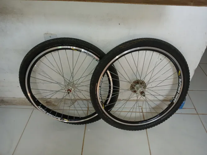 Aro 26 aero o par com pneu e catraca