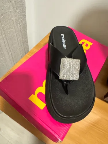 Sandália Moleca TAM 37 sem uso preta e off white