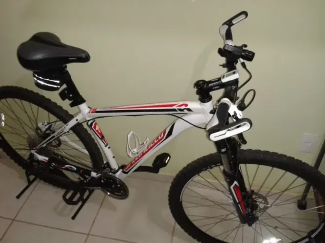 Bicicleta Specialized Rockhopper Americana Aro 29 Quadro 19 Zerada ! Semi Nova !!!