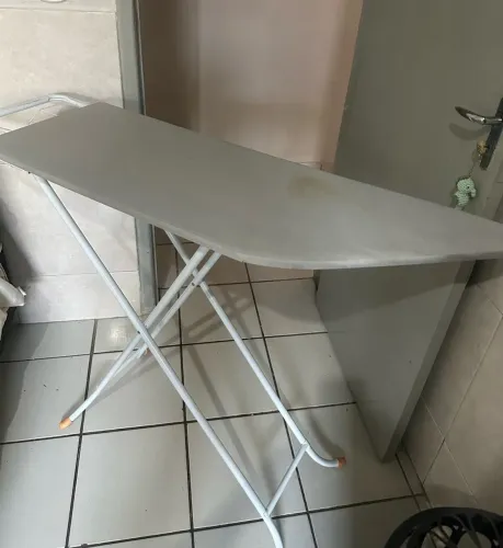 Tábua de passar roupa Utimil Bella dobrável branca 