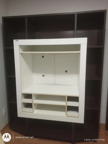 Estante Rudnik madeira maciça