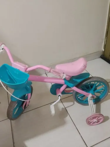 Vendo bicicleta rosa com verde usado