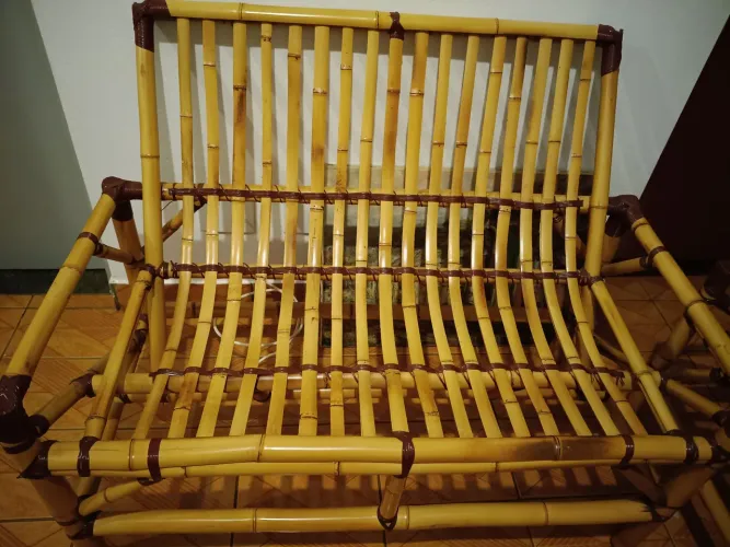 Conjunto sofá em bambu namoradeira + 2 poltronas + mesinha