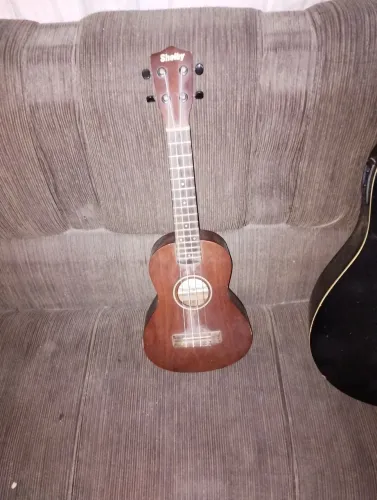 Vende-se ukulele Shelby