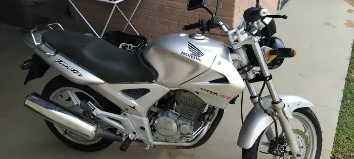 Vendo CBX 250 Twister - Abaixo da Tabela - Segundo Dono, toda revisada