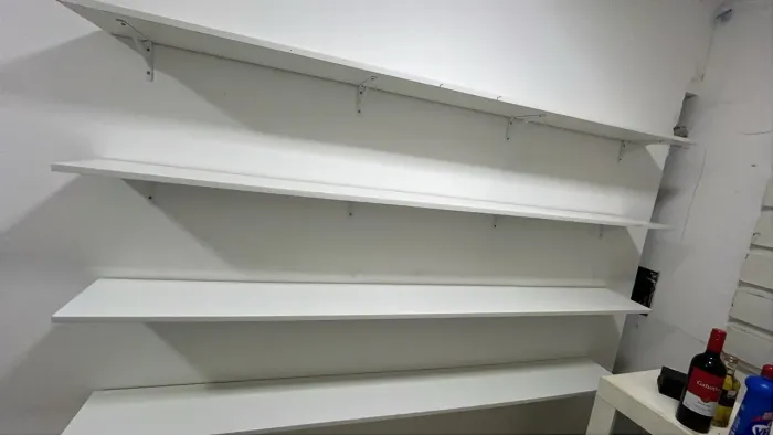 Vendo 8 prateleiras com 2 metros e 2,40