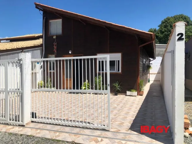 Excelente Casa 3 dormitório(s) em Campeche - Florianópolis