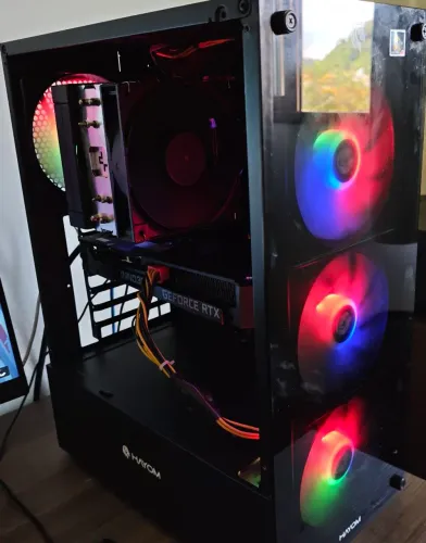 Gabinete HAYROM / 4 Fans 120 mm RGB + vidro temperado ( Conector frontal com problema )