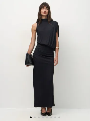 Vestido nude formal com etiqueta