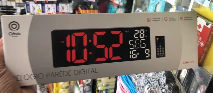 Relógio digital com cronômetro e controle