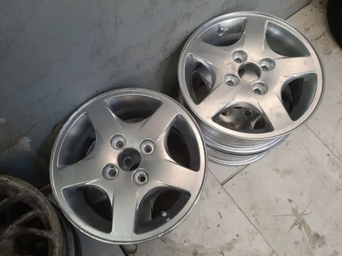 Roda aro 14 Peugeot Quiksilver prata jogo original 4x108