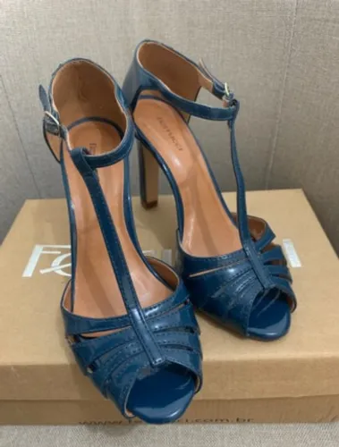 Sandália Ferrucci / Tamanho: 37 / Cor Azul / Salto: 10 cm