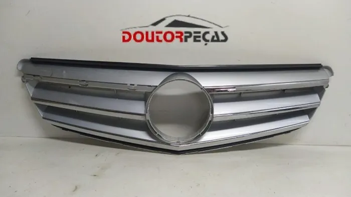 Grade Frontal Mercedes Classe C c/detalhe 07/14 a2048801923