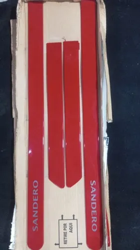 friso vermelho sandero
