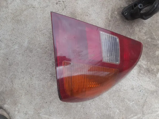 Lanterna do clio sedan