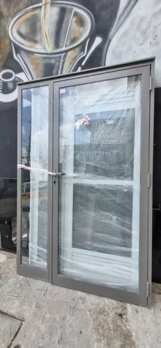 Porta de giro panorâmica em alumínio linha gold premiun