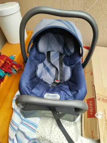 Bebê conforto + base para carro Burigotto