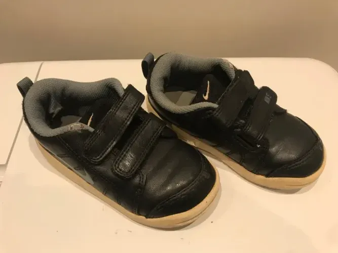 Tênis Nike em couro menino