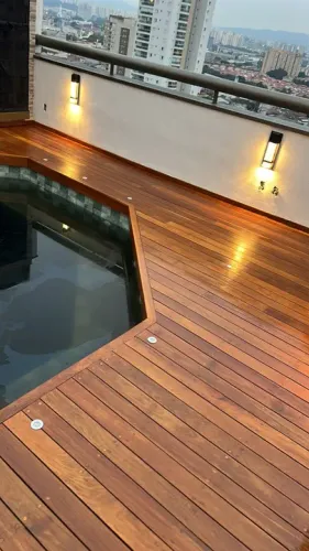 Raspagem e instalação de Deck pergolado aplicação de verniz