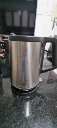 Chaleira elétrica em aço inoxidável, 2.400W, capacidade 1.7 L