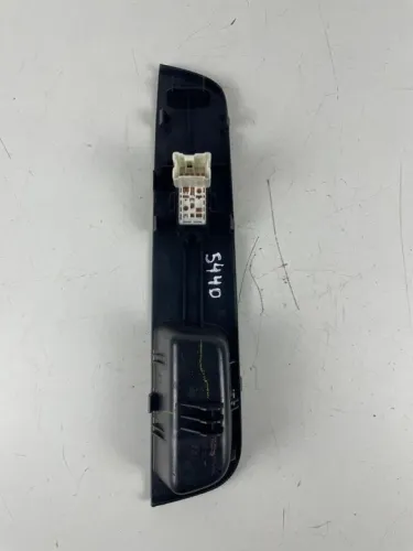 Moldura Comando Vidro Traseiro Esquerdo Nissan Tiida 08 a 13