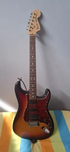 Guitarra Fender Stratocaster American Special HSS