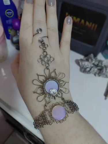 Pulseira com anel conectado artesanal. 