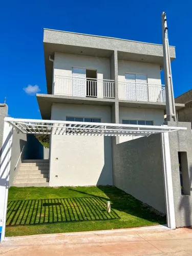 Casa à venda na Vila Santa Helena, Atibaia-SP: 2 suítes, 2 salas, 3 banheiros, 2 vagas de