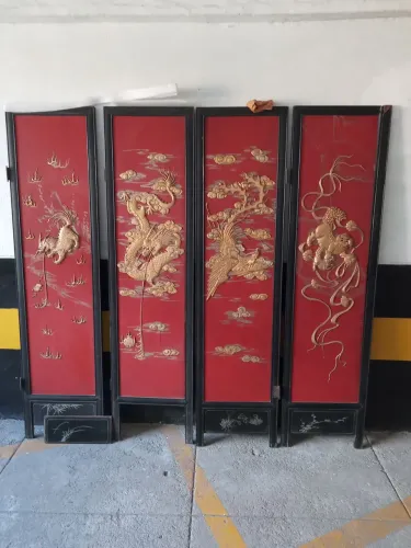 Biombo Chinês Decorativo com Entalhes Dourados