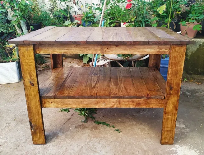 Mesa rústica com prateleira (MODELO POR ENCOMENDA)