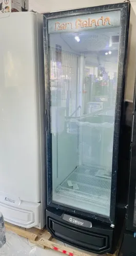 MB Cervejeira Expositora Vertical Gelopar 570L