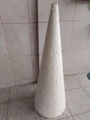 Cone de isopor