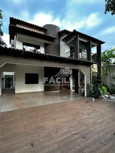 Vende-se Sobrado 4/4 na Quadra 306 Sul