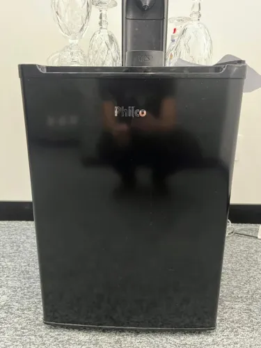 Frigobar Philco PFG 85P 5 Níveis temperatura 68 l 110 v