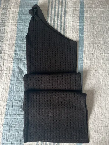 Vestido de tricô midi TAM M (ajusta no corpo), com aproximadamente 130 cm de comprimento.