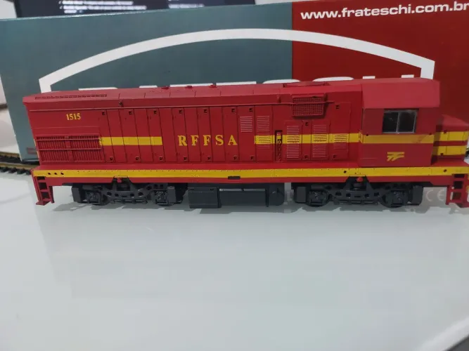 Locomotiva G22u RFFSA Frateschi HO com detalhes Leia