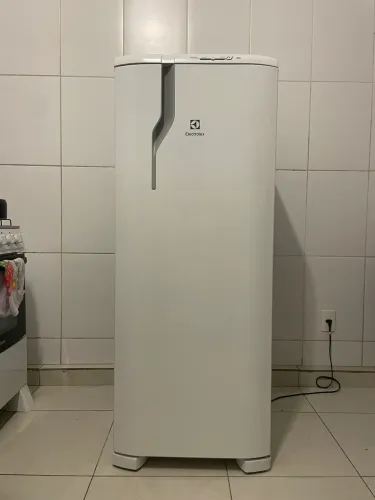 Geladeira eletrolux seminova RE31