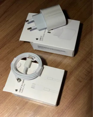 Carregador de IPhone Turbo 20W completo Cabo e Adaptador de fonte branco