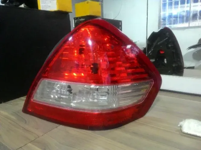 Lanterna Direita Nissan Tiida 2007 a 2013 225040-02 ECE