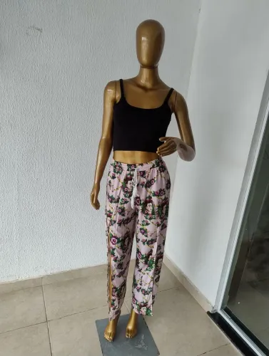 Calça estampada Frida Kahlo P