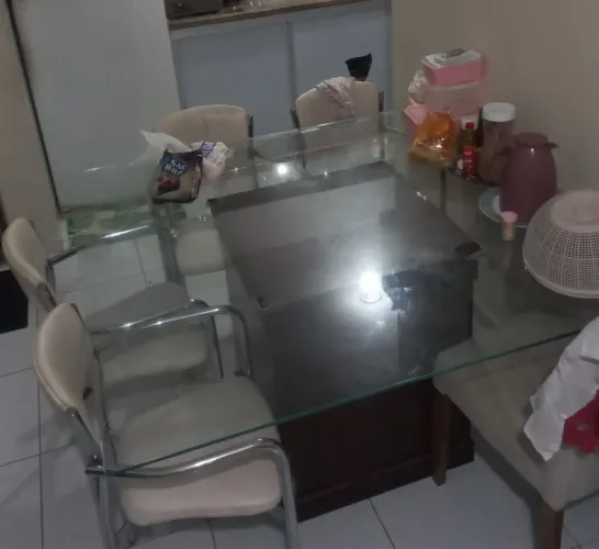 Mesa de Jantar de Vidro com Tampo de Madeira