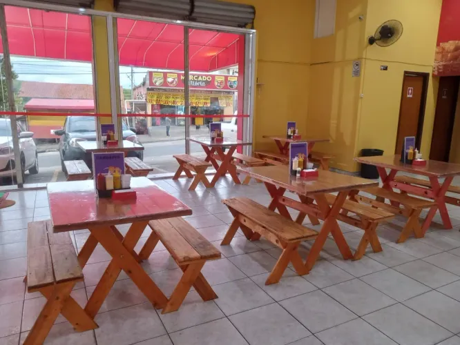 Jogo de Mesas e Bancos para Restaurante
