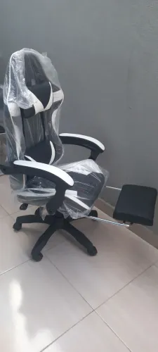 Cadeira Gamer com Descanso para os Pés