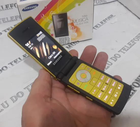 Samsung e215 Flip amarelo pequeno celular antigo lindo