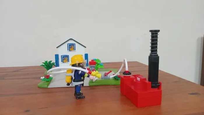 PLAYMOBIL BOMBEIRO - BASE DE TREINAMENTO. COM ÁGUA DE VERDADE.